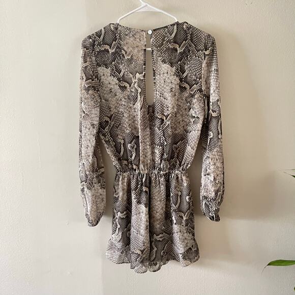 Show Me Your MuMu Rocky Snakeskin Wrap Romper Womens X-Small Cute Sexy Boho Chic - Picture 3 of 9
